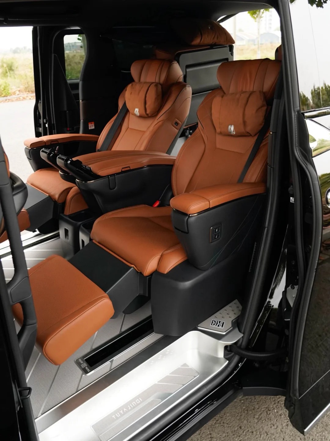 Alphard Luxury Van 6