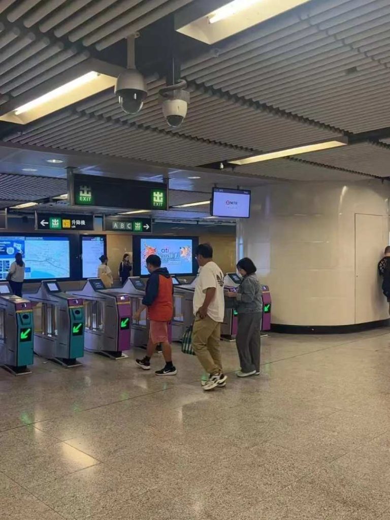 深港跑腿送花:从“代购选款”到“拍照质检”,1小时送达香港金钟