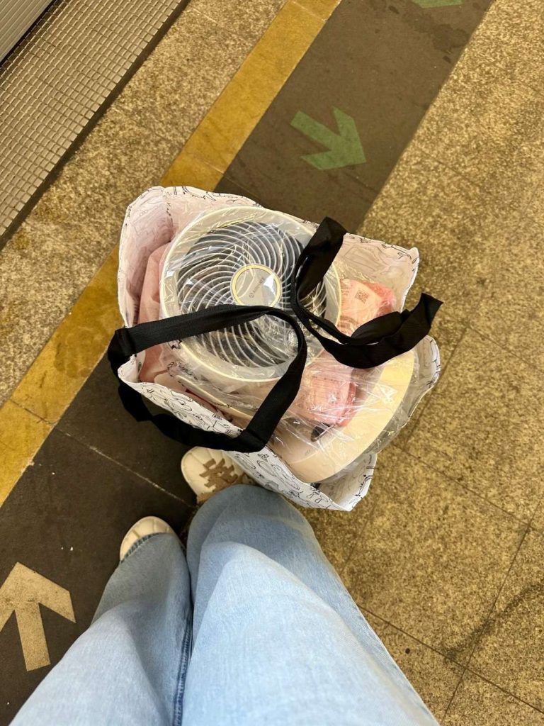 深港“折返跑”选手谁懂？Zerrand往返跨境跑腿：清单核对、件件有着落