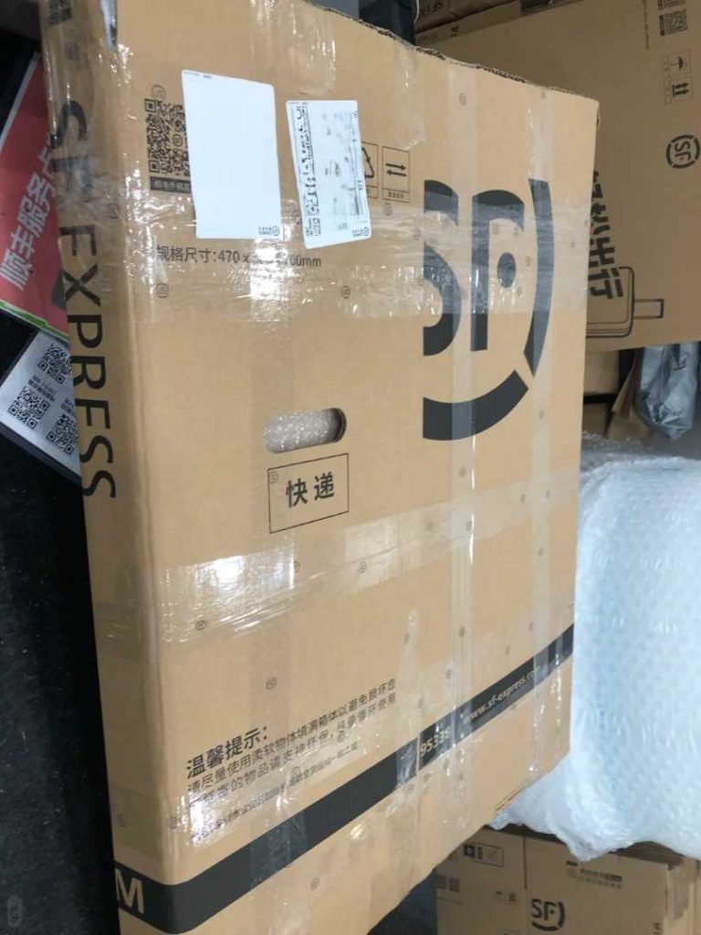 深入香港亚洲货运中心：Zerrand（差遣）跑腿代取客户亲笔画作并成功报关