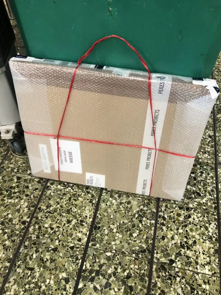 深入香港亚洲货运中心：Zerrand（差遣）代取客户画作并成功报关