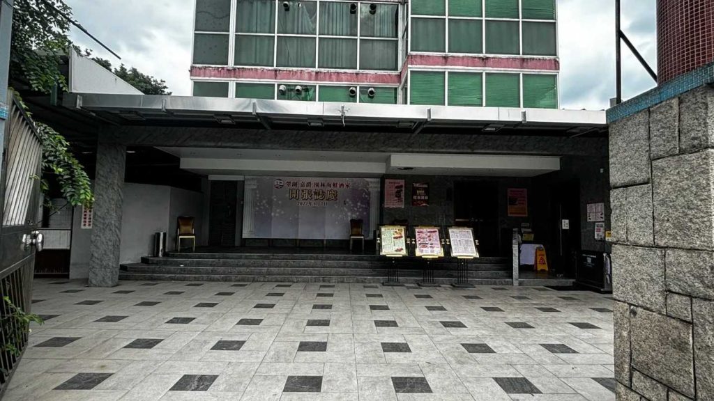 细节决定圆满：深港跑腿一对一专送寿桃蛋糕到香港翠湖园林酒家