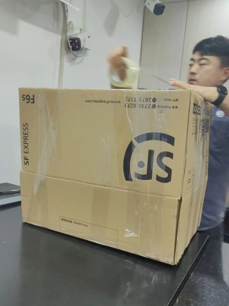 跑腿手記：20公斤香港零食藥膏，如何安全「特快送貨」到深圳？