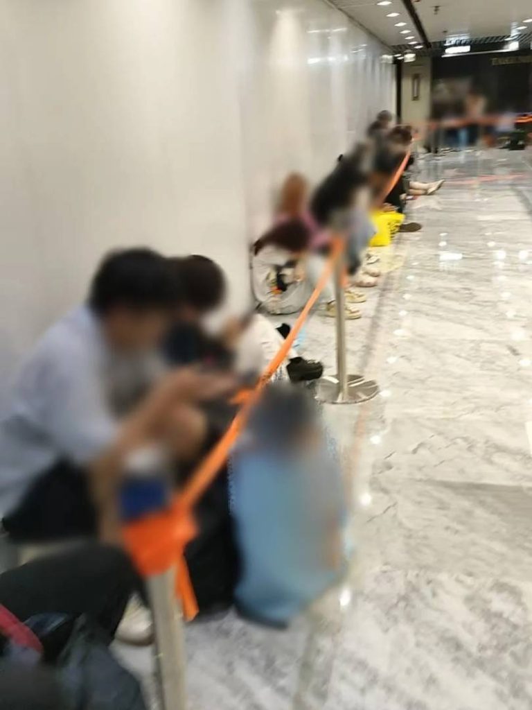 香港排队代购：StayReal Park热卖，三语跑腿抢限量