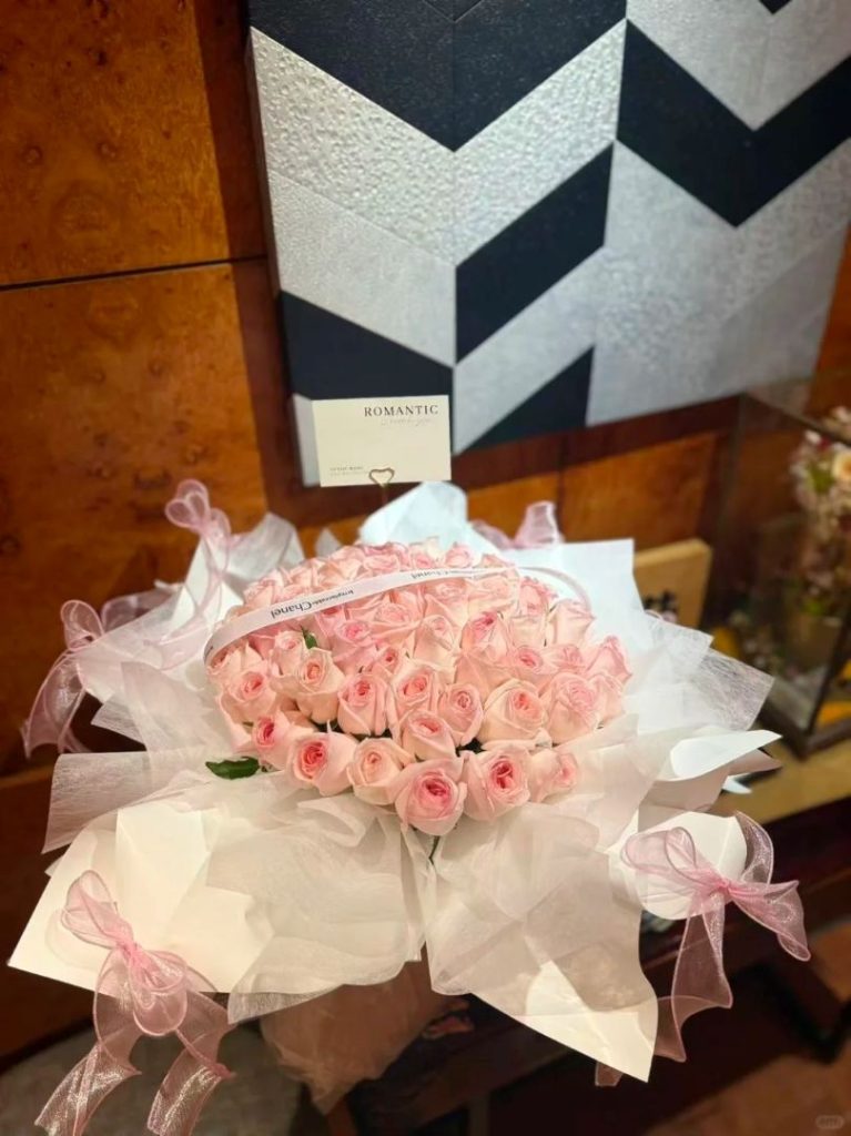 异地恋圣诞惊喜:深圳代购鲜花如何准时清晨送达香港?