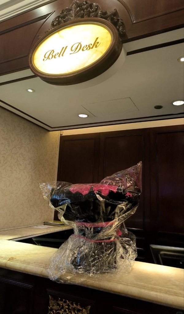 跨越深港的浪漫：99朵红玫瑰与一场精心筹备的酒店惊喜