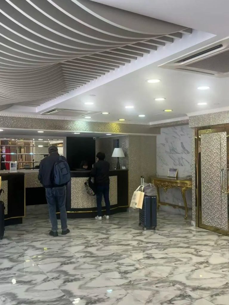 未满18岁香港住酒店被拒?别慌,跑腿代办入住实录