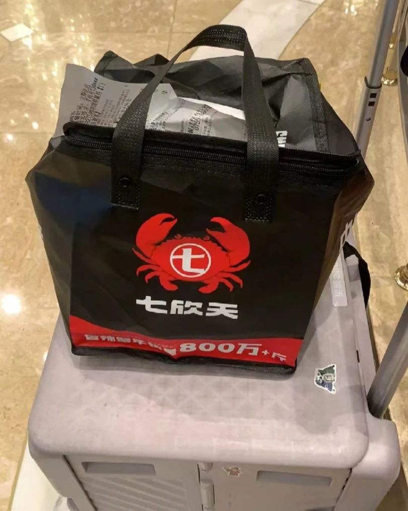 嘴馋了？我们在2小时内把深圳香辣蟹送到了香港尖沙咀海景嘉福酒店