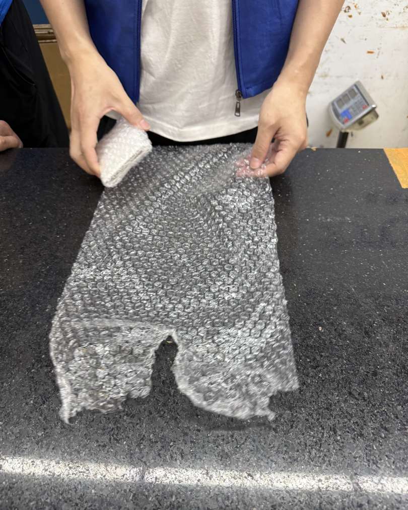 picking up K-pop/Celebrity photocards from Pierhead Garden, Tuen Mun, and shipping them to Beijing