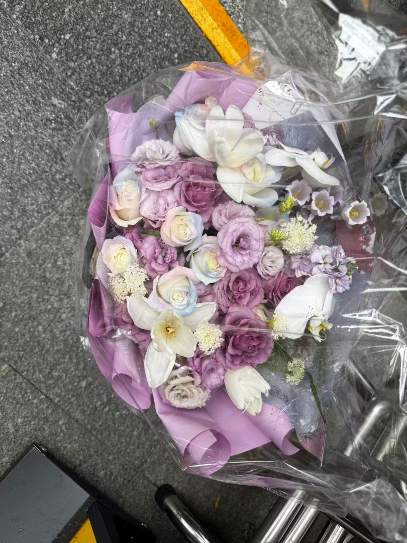 深圳送花到香港跑腿案例：鲜花跨境配送全记录